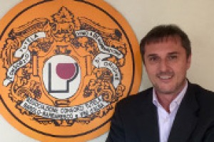 Dai progetti legati all’Ocm vino agli obiettivi da raggiungere sui mercati esteri, dai numeri della Langa enoica al grande tema della zonazione: a WineNews il direttore del Consorzio di tutela Barolo Barbaresco Alba Langhe e Roero, Andrea Ferrero