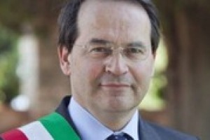 Dalla gestione del territorio come patrimonio alla sua certificazione etica, passando per i piani regolatori: l’agenda dei comuni del vino è fitta di appuntamenti. La parola a Floriano Zambon, sindaco di Conegliano e neo presidente Città del Vino