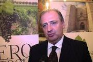 Ci sono distretti turistici che si sviluppano intorno alle loro eccellenze enogastronomiche, legate alla storia. É la strada del Consorzio Castel del Monte con il Nero di Troia, vino di Federico II. Il presidente del Consorzio Francesco Liantonio