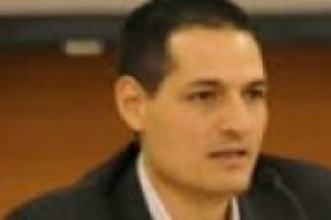 “Nel vino, i grandi fanno da traino a tutto il comparto, mentre tra i piccoli ci sono le eccellenze che danno prestigio, anche mediatico, ad un territorio”. Così il braccio operativo di Robert Parker in Europa, Antonio Galloni