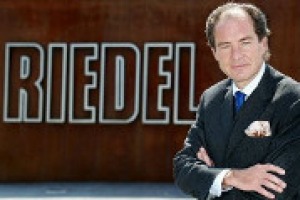 “In tavola, il numero minimo ed il numero massimo di bicchieri è sempre lo stesso, due. Uno per l’acqua ed uno per il vino. Noi, comunque, lavoriamo con il mondo del beverage a tutto tondo”. A WineNews, le parole di Georg Riedel