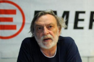“L’agricoltura produce cibo, se in terra non ci sono troppe mine. Sfama la gente. Costa poco e rende tanto, mentre la guerra costa molto e non rende niente all’umanità”. A WineNews le poche, chiare parole del fondatore di Emergency, Gino Strada