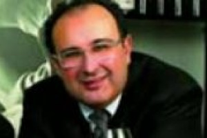 ‘‘Un Natale 2012 non da ricordare, ma neanche da buttare, con la fine anno che rimane momento clou per i bilanci di enoteche e produttori. Il vino come regalo tiene, ma a budget più bassi’’. Così Giovanni Longo, dell’omonima enoteca di Legnano