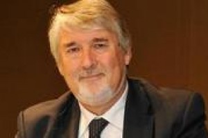 In tanti parlano di ritorno dei giovani all’agricoltura e di investire nel settore come via di uscita dalla crisi. Ma davvero l’agricoltura può essere protagonista sul fronte dell’occupazione? A Winenews il Ministro del Lavoro, Giuliano Poletti