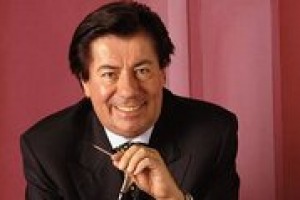 “Bisogna affermare il “marchio Italia”, unico cappello che sostenga tutti i nostri prodotti. Un modo sarebbe quello di fare sinergia tra agroalimentare e bellezze culturali per promuovere al meglio le tipicità” così Giuseppe Martelli, dg Assoenologi