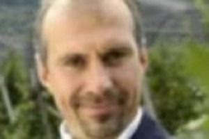 Grandi e piccoli produttori devono stare insieme nel segno del territorio, altrimenti, soprattutto all’estero non si va da nessuna parte. A rilanciare il messaggio Hannes Waldmüller, nuovo direttore del Consorzio Vini Alto Adige