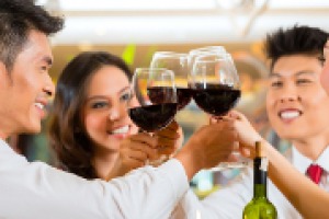 Muoversi uniti, puntare di più sul web e social, e sulle città di secondo o terzo livello, e non solo: i consigli per il grande mercato di Cina da chi lo conosce da oltre 20 anni, come William Hutchinson, consulente di tante realtà del vino italiano