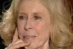 ‘‘Per far riscoprire alla gente il rapporto quotidiano con il vino bisogna raccontare le storie delle famiglie che di vino vivono, la loro paura per ogni grandinata, la passione per la vite’’. Così la scrittrice-produttrice Isabella Bossi Fedrigotti