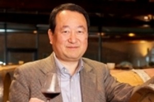 “Il vino italiano in Giappone sta andando molto bene. Esistono però ancora grossi problemi di come comunicare il vino. Con la giusta comunicazione, il Giappone è una miniera enoica ancora da scoprire”. Così l’enogiornalista nipponico Isao Miyajima