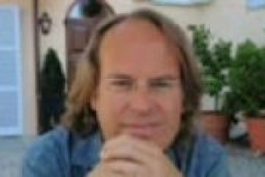 ‘‘Il futuro del vino italiano passa per la conquista dei mercati esteri emergenti, da quello asiatico a quello sudamericano’’. Lo dice James Suckling, uno dei più famosi critici enologici al mondo, intervistato da WineNews a ‘‘Divino Tuscany’’