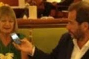 Più web e social, ma anche più viaggi con la mente aperta, la degustazione di quanti più vini non italiani possibile per confrontarsi con il mondo, e non solo. A WineNews i consigli al vino italiano della celebre Master of Wine Jancis Robinson