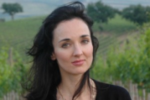 Partire dalla divisione geografica nord-sud, per poi passare a quella tra ‘‘frazioni’’, perché ogni zona del Brunello Montalcino possa valorizzare le differenze dei microclimi e delle sottozone. A WineNews le parole di Kerin O’Keefe (Wine Enthusiast)