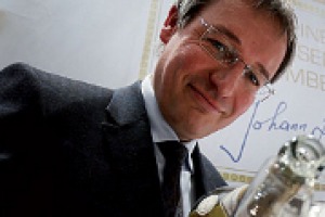 Il mercato tedesco, per il vino italiano, rallenta, ma non per le produzioni premium, che hanno ancora enormi possibilità di crescita, come racconta a WineNews Rudolf Knickenberg, ceo di uno dei più importanti importatori del Paese, Schlumberger