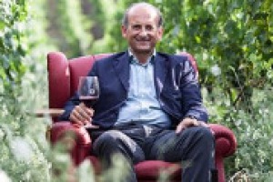 Tema caldo per la viticoltura europea, le autorizzazioni ai nuovi impianti, con il limite dell’1% sul totale vitato spesso insufficiente, anche a causa di un'applicazione, almeno in Italia, caotica e farraginosa. A WineNews, Lamberto Frescobaldi