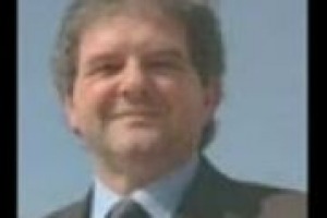 ‘Non è difficile stabilire che cosa contenga una bottiglia di vino, ma l’analisi decisiva e’ quella dell’origine territoriale’. A Winenews.tv il parere di Donato Lanati, enologo e direttore di Enosis