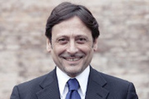 L’enoturismo ha un suo quadro normativo, e le cantine del Belpaese potranno fatturare degustazioni, visite ed altre attività, regolamentando un settore che vale 3 miliardi di euro. A WineNews, il promotore della legge, il senatore Dario Stefano