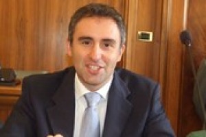 “Dobbiamo applicare le direttive della Comunità europea per la Xylella. Abbiamo però avviato una ricerca che conferma che il batterio non attacca altre piante, nemmeno la vite”. Così l’assessore all’Agricoltura della Puglia Leonardo Di Gioia “Dobbiamo applicare le direttive della Comunità europea per la Xylella. Abbiamo però avviato una ricerca che conferma che il batterio non attacca altre piante, nemmeno la vite”. Così l’assessore all’Agricoltura della Puglia Leonardo Di Gioia