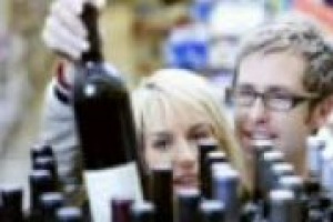 ‘‘I punti di forza del vino al supermercato sono la capillarità del punto vendita e la grande offerta, che spesso lascia spiazzato il consumatore impreparato’’. Sul rapporto tra vino e gdo, Lorenzo Miozzi, presidente del Movimento Consumatori