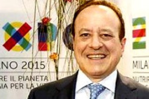 “Expo 2015 sarà una straordinaria occasione per tutto il vino italiano, con il suo padiglione, per far capire alla parte del mondo che ancora non lo sa, quanta cultura e qualità abbiamo. E sui prezzi ...”. Parla Giovanni Mantovani, dg VeronaFiere