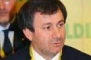 Filiera corta e chilometro zero: come si possono coniugare al mondo del vino, che vive sempre più di export, guardando sia all’economicità, che all’ambiente e alla qualità? Lo abbiamo chiesto al presidente di Coldiretti, Sergio Marini