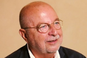 “Pranzi e cenoni nelle feste hanno il compito di rafforzare il legame delle persone, di farci sentire parte di una comunità e farci stare insieme, non vedo solo la deriva consumistica”: a WineNews le riflessioni del professor Marino Niola