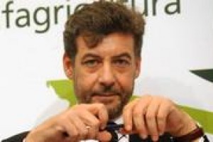 “Abbiamo bisogno di comunicare e promuovere meglio il vino, con messaggi più positivi. I media dovrebbero però darci una mano. E nella filiera dobbiamo essere più uniti”. A dirlo è Mario Guidi, presidente Confagricoltura