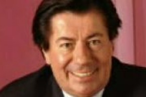 La valvola di sfogo per il settore enoico del Belpaese è l’export, ma per conquistare i mercati emergenti, non sarebbe più razionale puntare sulle aziende più rappresentative? Ne abbiamo parlato con il presidente Assoenoligi Giuseppe Martelli