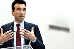 “Sull’Ocm promozione lavoriamo, non vogliamo perdere risorse. L’etichettatura di vino e alcolici prevista dalla Commissione Ue non ci piace. Vinitaly punto fermo del vino Italiano”. A WineNews il Ministro delle Politiche Agricole Maurizio Martina