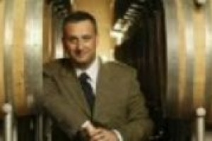 Nel mondo del vino italiano operano 10 enti di certificazione. È giusto che la filiera produttiva giochi un ruolo di primo piano nel meccanismo dei controlli? Lo abbiamo chiesto al direttore dell’Unione Italiana Vini, Lucio Mastroberardino