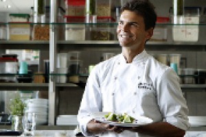 Dagli Usa all’Europa, l’ultima frontiera della gastronomia è la cucina crudista: la filosofia, le peculiarità e le possibilità del movimento nelle parole di Matthew Kenney, punto di riferimento del movimento, con scuole e ristoranti in tutto il mondo