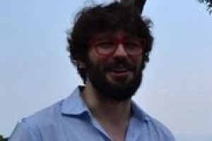 “Il vino italiano è un bene culturale perché all’interno di ogni bicchiere si possono ritrovare storia, paesaggi e tradizioni italiane. Il vino non è solo componenti chimiche e organolettiche”. A dirlo è Maurizio Mambrini, storico dell’alimentazione