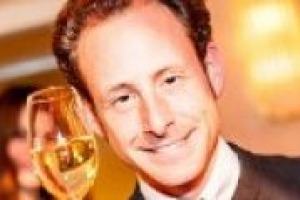 Il ricambio generazionale, gli investimenti in Italia, il mercato globale e la complessità del vino di alta gamma: a WineNews la prima intervista ‘‘italiana’’ di Maximilian Riedel, nuovo presidente della celebre cristalleria austriaca Riedel