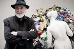 “Gli incontri tra vino ed arte non sono ben definiti. Vino ed arte non sono “cose necessarie” per vivere ma fanno bene allo spirito, muovono il pensiero e l’ispirazione … Bacco, insomma, è un ispiratore!”. Parola dell’artista Michelangelo Pistoletto