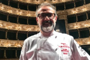 “Oggi sono davvero molto felice per un amico, Norbert, ma anche dispiaciuto per Carlo, ma si rifarà con il duro lavoro. Il Sud arriverà, ha solo bisogno di tempo”. A WineNews, dalla presentazione della Michelin Italia 2018, Massimo Bottura