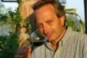 Dal 30 giugno, in Unione Europea, scatta l’obbligo di indicare l’eventuale presenza di allergeni in etichetta. Cosa cambia nel panorama dell’enologia e nel mondo del vino? Lo abbiamo chiesto al professor Luigi Moio dell’Università di Napoli