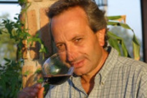 Il meglio della viticoltura del meridione è stata incoronata, in questi giorni, da “Radici del Sud” 2015. Ennesima testimonianza di un “Rinascimento enologico” che, però, deve essere raccontato meglio, come spiega a WineNews Luigi Moio