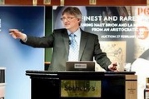 Il vino italiano nel mondo dei fine wines: al di là dei “cinque grandi” supertuscan - e pochi altri nomi - quale futuro è all’orizzonte per l’Italia enoica? A rispondere Stephen Mould, direttore del settore vini delle aste di Sotheby’s