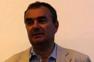 “Bene Renzi che elogia il vino italiano, ma chiediamo più attenzione al Governo, a partire dal prossimo Testo Unico del Vino”. Così Carlo Giovanni Pietrasanta, presidente Movimento Turismo del Vino: “manca una legge chiara per l’enoturismo” “Bene Renzi che elogia il vino italiano, ma chiediamo più attenzione al Governo, a partire dal prossimo Testo Unico del Vino”. Così Carlo Giovanni Pietrasanta, presidente Movimento Turismo del Vino: “manca una legge chiara per l’enoturismo”