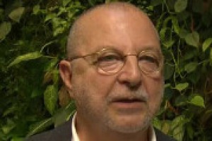 Nella stagione in cui gli italiani si mettono a dieta, Marino Niola, scrittore, giornalista e professore di Antropologia all’Università di Napoli, parliamo di cosa voglia dire realmente seguire un regime alimentare dagli Antichi Greci ai guru moderni