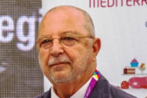 “Libero, senza un menu prestabilito e sempre più “fusion”, con frammenti del passato e in cui si prende un po’ del pranzo delle feste comandate e della domenica per costruire un nuovo modello di banchetto”: il Ferragosto in tavola per Marino Niola