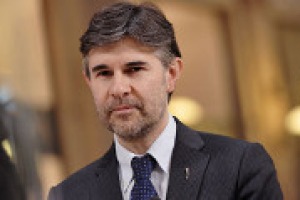 ‘‘Il vino è un prodotto in grado di rappresentare il volano per la ripresa economica dell’Italia: ha numeri grandiosi in tutto, e la capacità di rappresentarne la qualità assoluta’’. Parola del viceministro alle Politiche Agricole, Andrea Olivero