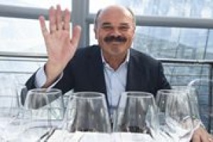 “25 milioni di fatturato, 6 milioni entrati nel padiglione Italia, 3 milioni hanno consumato e 300.000 hanno visitato il “Tesoro d’Italia” di Sgarbi”. A tirare le somme di Expo, a un mese dalla chiusura, è Oscar Farinetti, Patron di Eataly