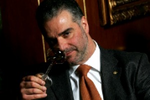 “Sulla cultura del vino in Italia tanto è stato fatto, ma si possono ancora compiere passi da gigante. Dobbiamo lavorare sul linguaggio: che non sia banale per gli esperti, e nemmeno incomprensibile per i neofiti”: così il sommelier Paolo Lauciani