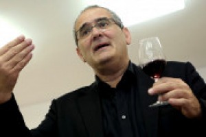 “I diritti di impianto in Europa non sono diritti, ma privilegi: protegge chi ha già i vigneti, e non permette ai giovani di investire sul vino”. A WineNews, la voce critica di Pedro Ballesteros Torres, Regional Chair in Spagna di “Decanter”