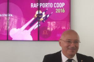 “La ripresa non è forte come si sperava, e i consumi alimentari non fanno eccezione. Vanno bene il bio, e tutti i prodotti che hanno a che fare con salute e benessere. L’Aumento dell’iva? Sarebbe un disastro”. Così Marco Pedroni, presidente Coop