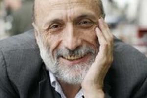 “L’integrazione è importante in agricoltura, soprattutto in piccoli borghi ormai spopolati che hanno bisogno di aiuto nei campi. Chi c’è non deve sentirsi invaso e l’ospite deve sentirsi emarginato. Questa è civiltà”. Così Petrini presidente SlowFood