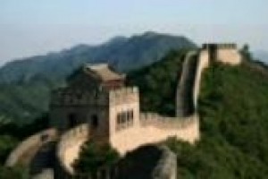 Hong Kong e Cina, due mondi diversi, ma entrambi fondamentali per il futuro del vino italiano. Ne abbiamo parlato con Alessio Planeta, Carlotta Pasqua, Francesco Maria De Alessi (Santa Margherita), Marilisa Allegrini, Paolo Fassina (Banfi)