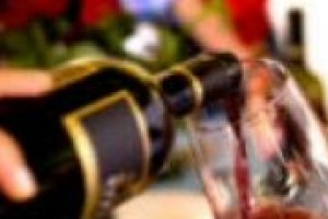 A che punto è la notte, ovvero, la crisi nel mondo del vino? Le considerazioni di importanti cantine da Nord a Sud del Paese: dalla piemontese Gancia alle trentine La-Vis e Mezzacorona, dalle venete Zonin e Zenato alla pugliese Leone De Castris...