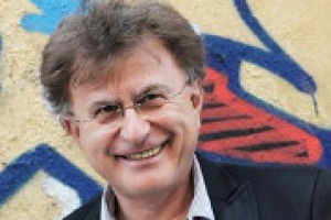 “Per apprezzare davvero il vino, è importante l’incontro con qualcuno capace di raccontarlo: per me è stata fondamentale l’amicizia con Jovanotti”. A WineNews, Red Ronnie, protagonista di 30 anni di musica italiana