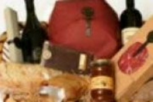 Il 50% di vino si vende negli ultimi mesi dell’anno, in concomitanza con le celebrazioni di Natale e Capodanno. Di questa tendenza, abbiamo parlato con Giovanni Longo, direttore operativo della ‘‘Longo un mondo di specialità’’